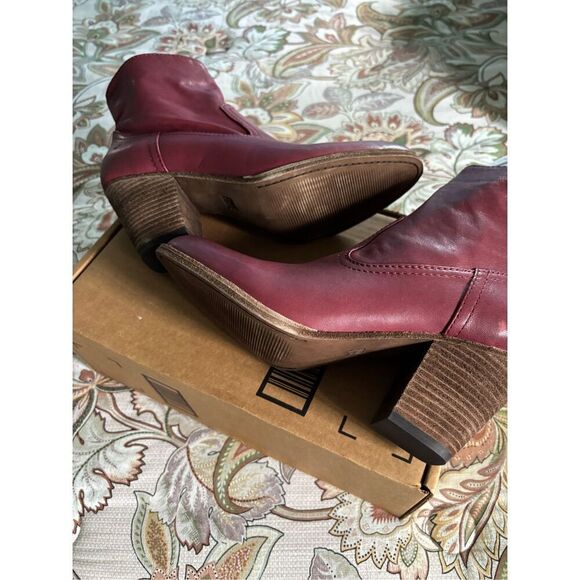 NIB Frye Essa Bootie - Picture 6 of 6